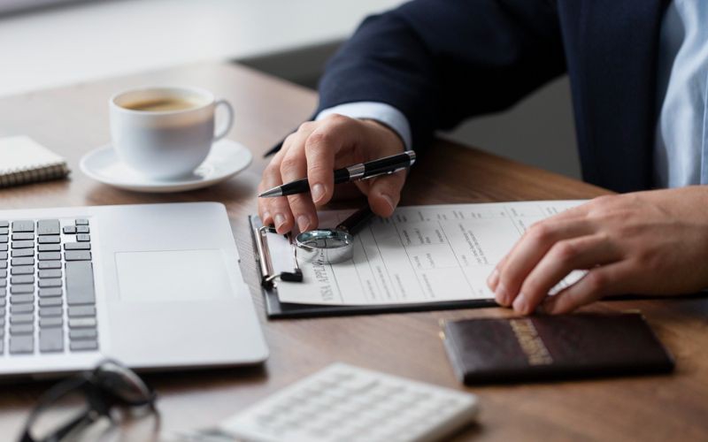 Elaboração e Revisão de Contratos